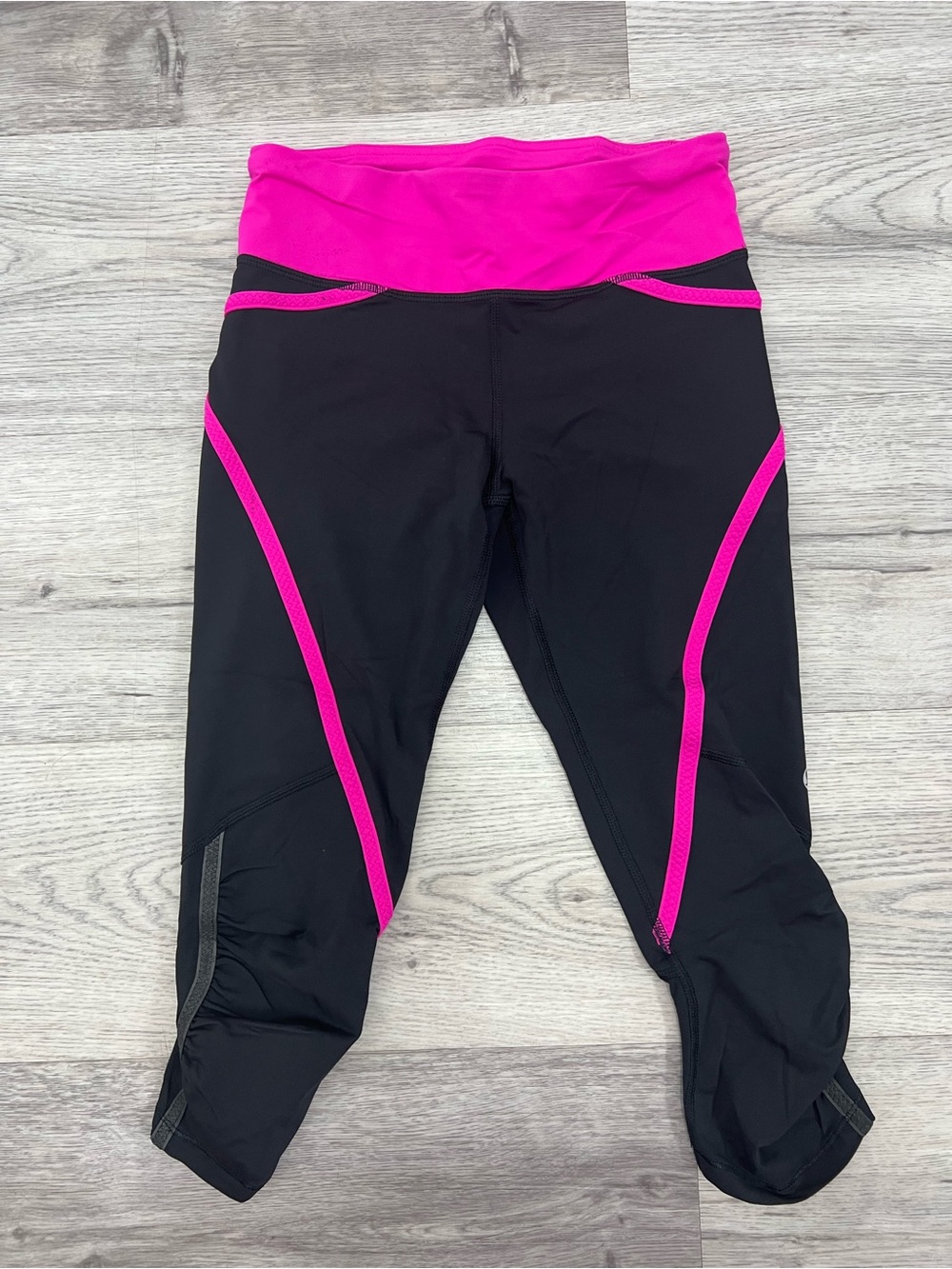 Lululemon Run Fast And Free Crop Black + Pow Pink Size 2 🩷🖤